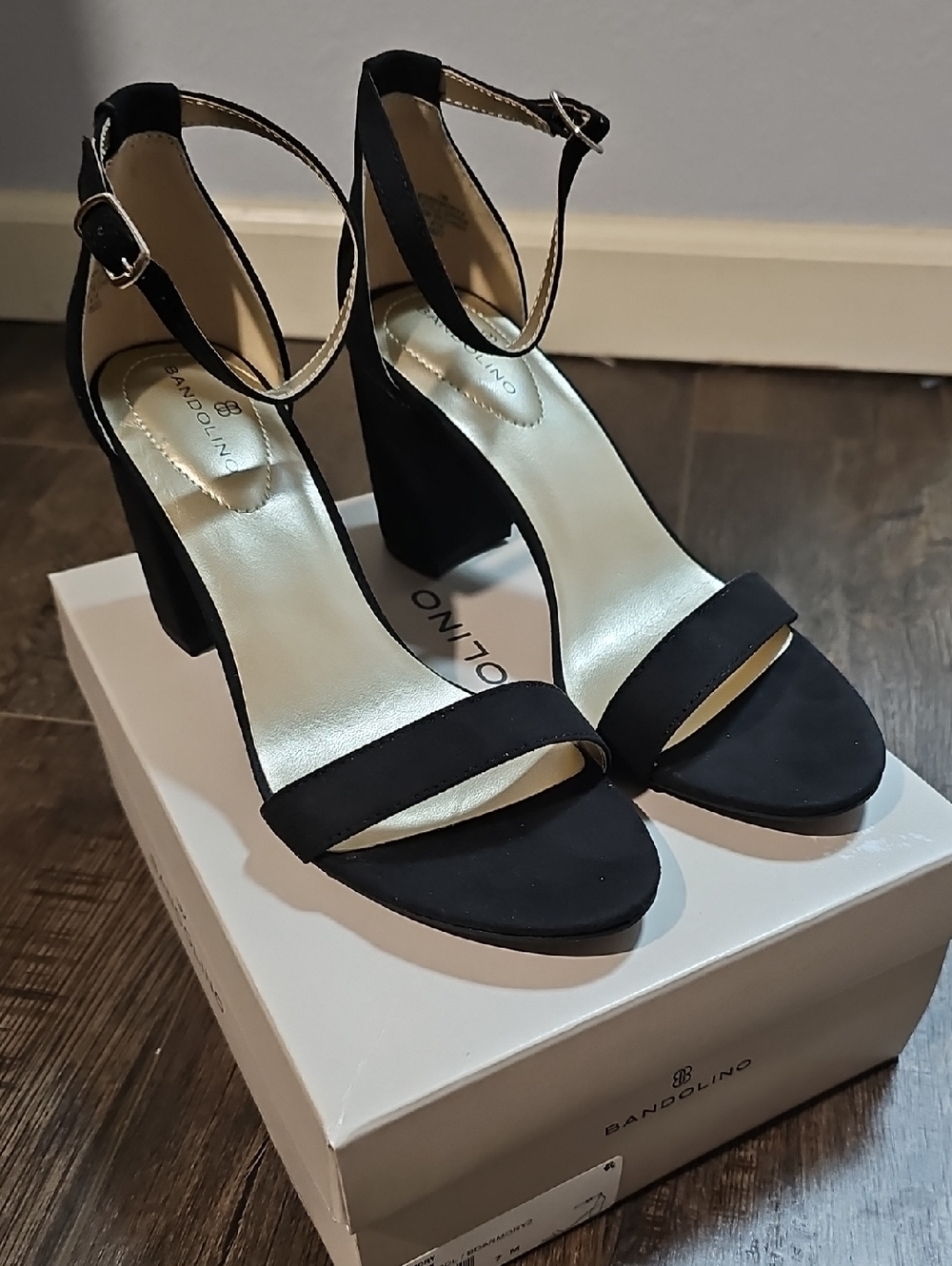 Bandolino Armory Women's 7 Black Suede Ankle-Strap Heels New In Box - Picture 6 of 7